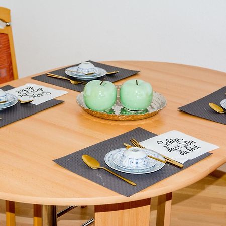Schoene 2-Raum-Wohnung Im Zentrum Waltershausens Bagian luar foto