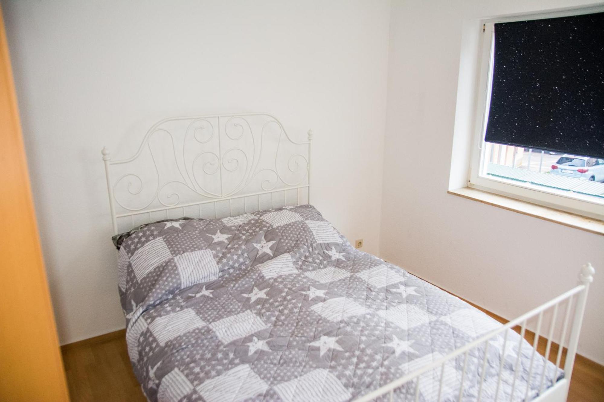 Schoene 2-Raum-Wohnung Im Zentrum Waltershausens Bagian luar foto