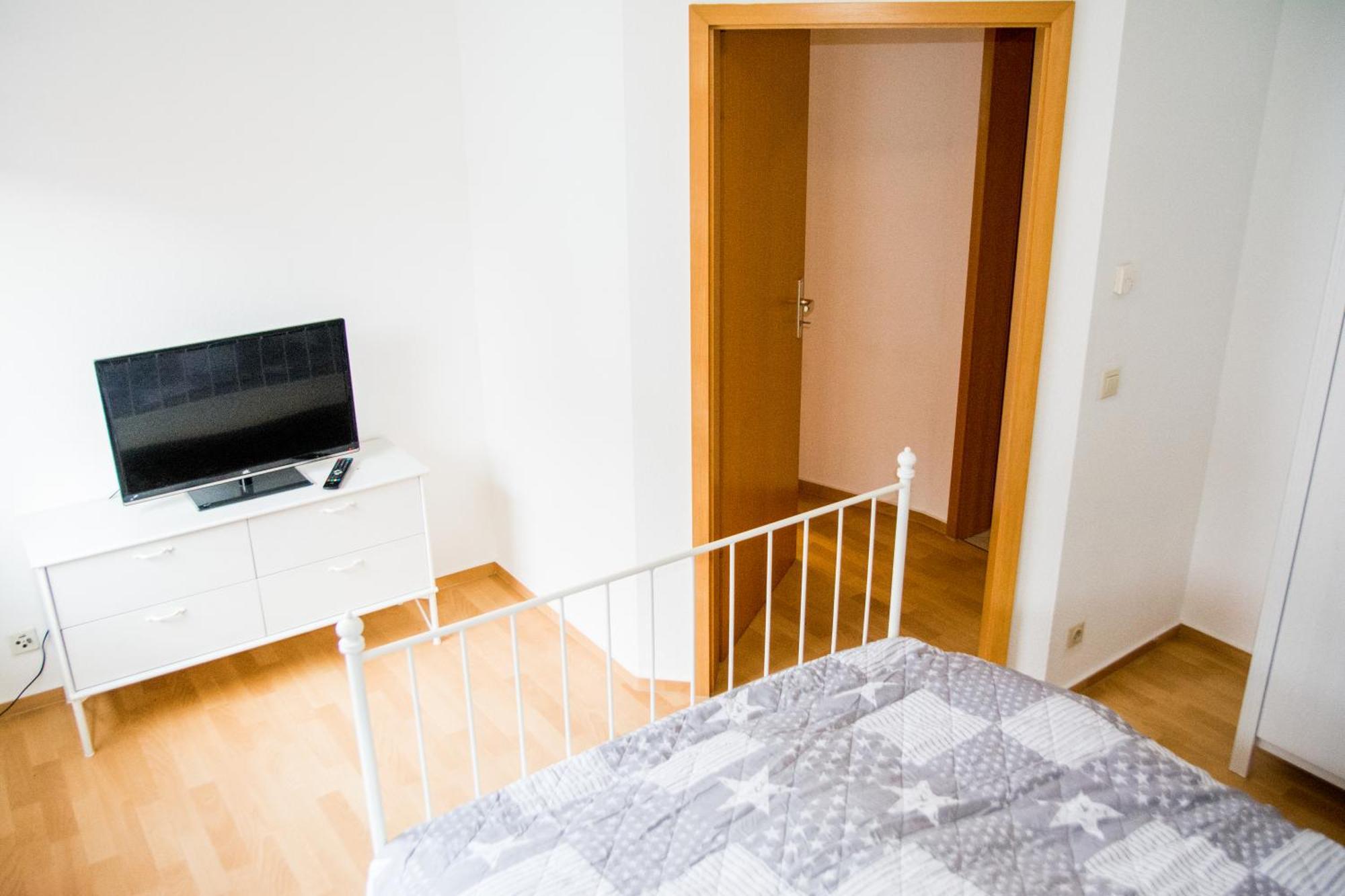 Schoene 2-Raum-Wohnung Im Zentrum Waltershausens Bagian luar foto