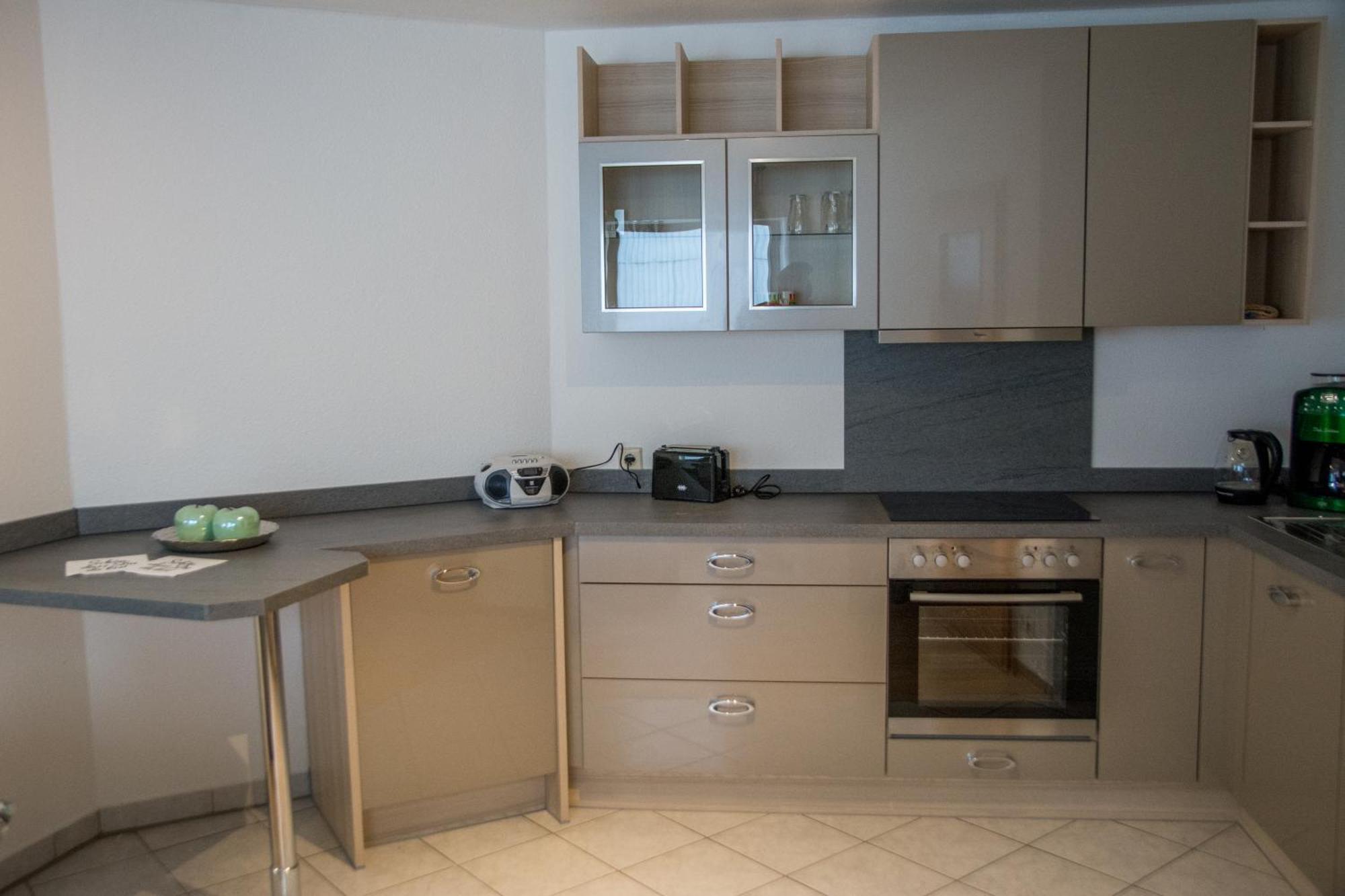 Schoene 2-Raum-Wohnung Im Zentrum Waltershausens Bagian luar foto