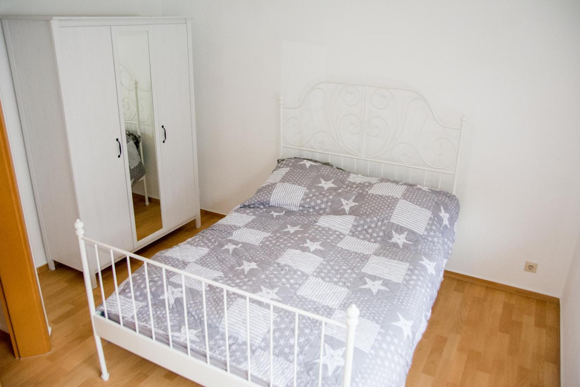 Schoene 2-Raum-Wohnung Im Zentrum Waltershausens Bagian luar foto