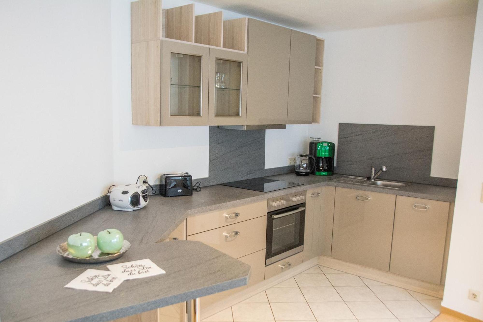 Schoene 2-Raum-Wohnung Im Zentrum Waltershausens Bagian luar foto
