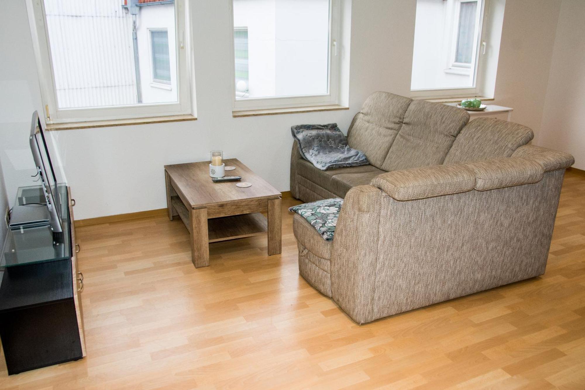 Schoene 2-Raum-Wohnung Im Zentrum Waltershausens Bagian luar foto